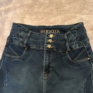 Bogota very stretchy and comfy